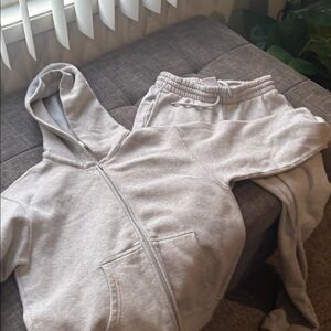 ARITZIA Gray Zip-Up Hoodie & Matching Gray Jogger Set